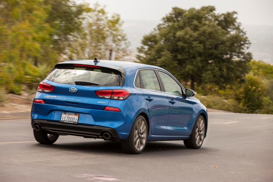  Hyundai Elantra GT Sport 2017 года  (фото 25 из 40)